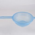 COLANDER WITH 1 LONG HANDLE 20 CM DIAMETER- WHITE